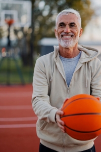 Family playing basketball after a successful endovascular aneurysm repair